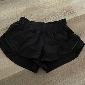 Black 2.5 hottie hot shorts lululemon